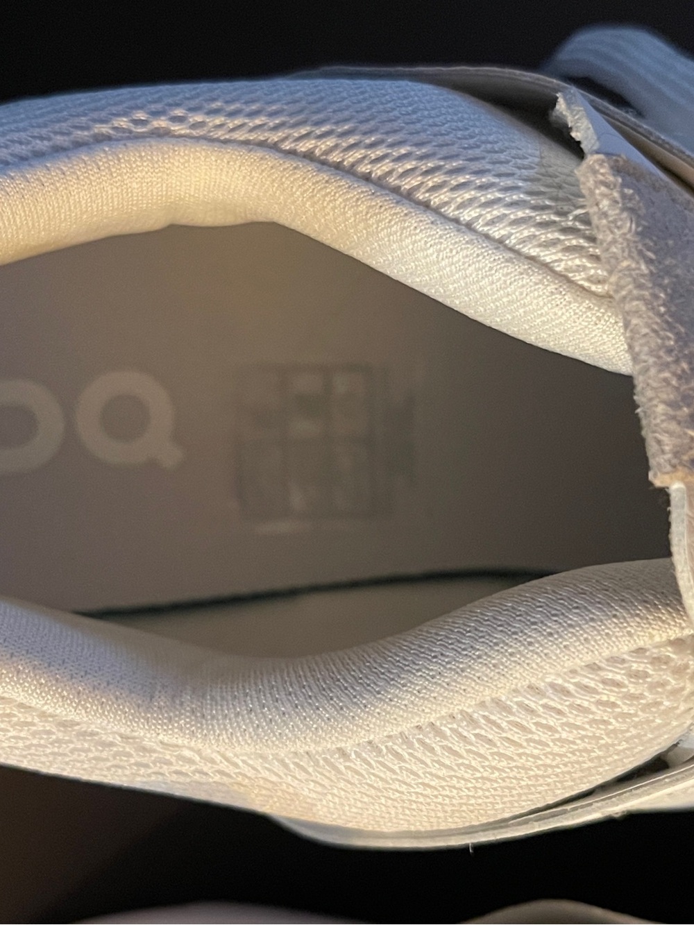 On
Women's The Roger Centre Court Low Top Sneakers - Picture 12 of 15